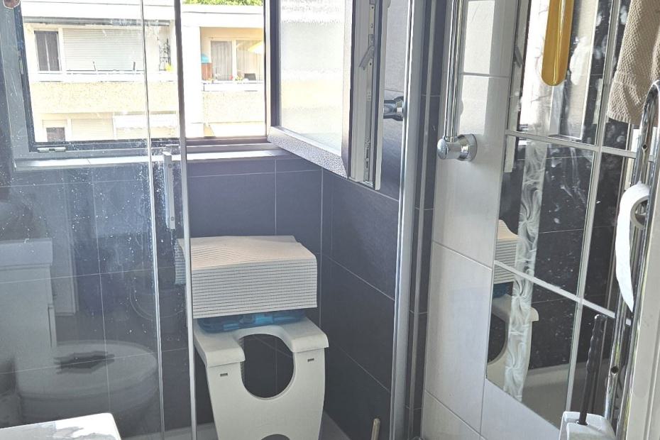 Tageslichtbad mit Dusche und WC